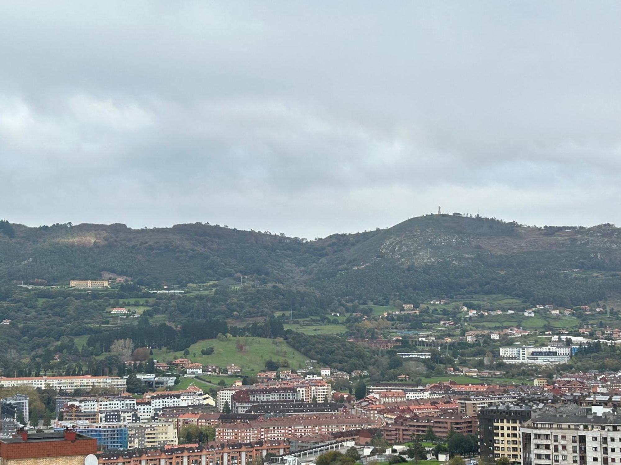 Vistas Monte Naranco Apartamento Con Parking 5Euros Al Dia Oviedo Dış mekan fotoğraf